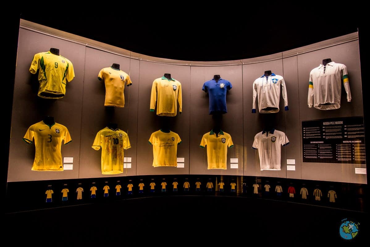 Camisas de todos os jogos.