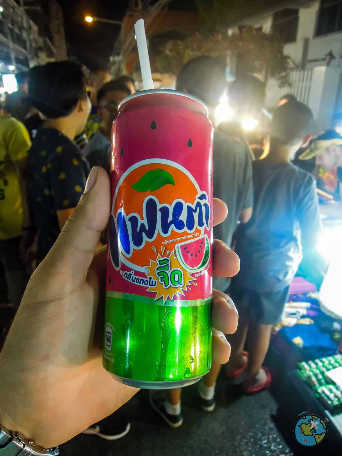 o que comer na Tailândia Fanta de sabor diferente na ásia
